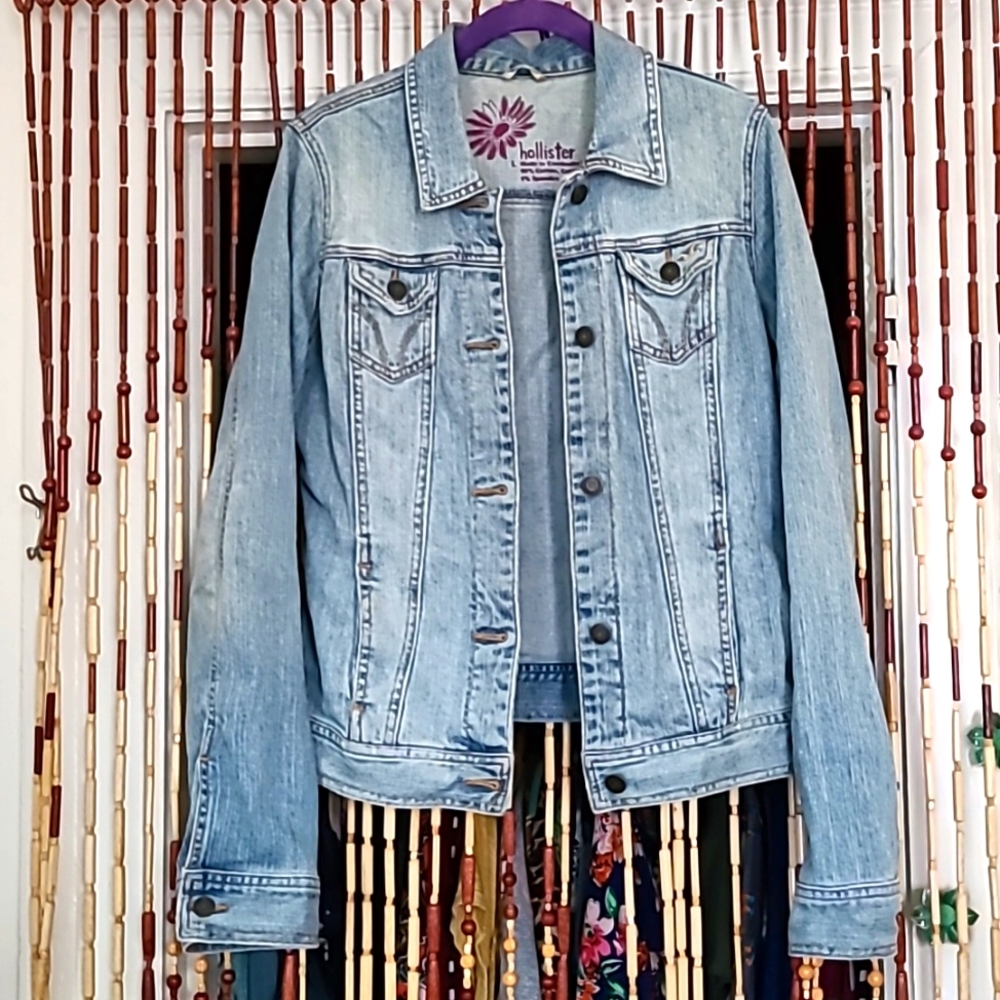 EUC Hollister light-wash denim jean jacket soft distressed faded Y2K large/L